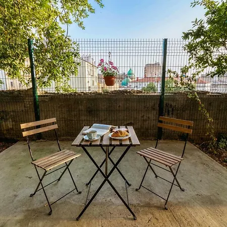 City Garden Apartment