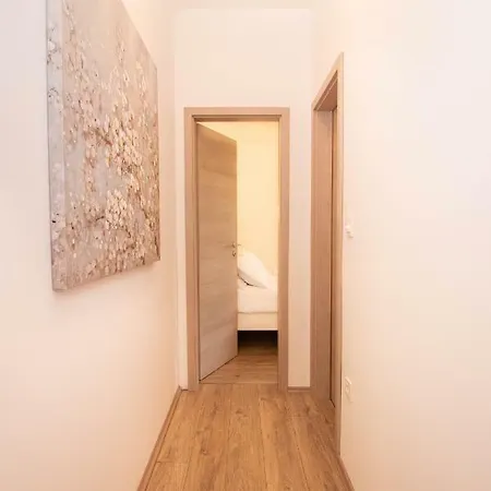 City Garden Apartment *